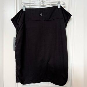 Torrid Active Black skirt size 4X include built-in bike shorts (skorts)